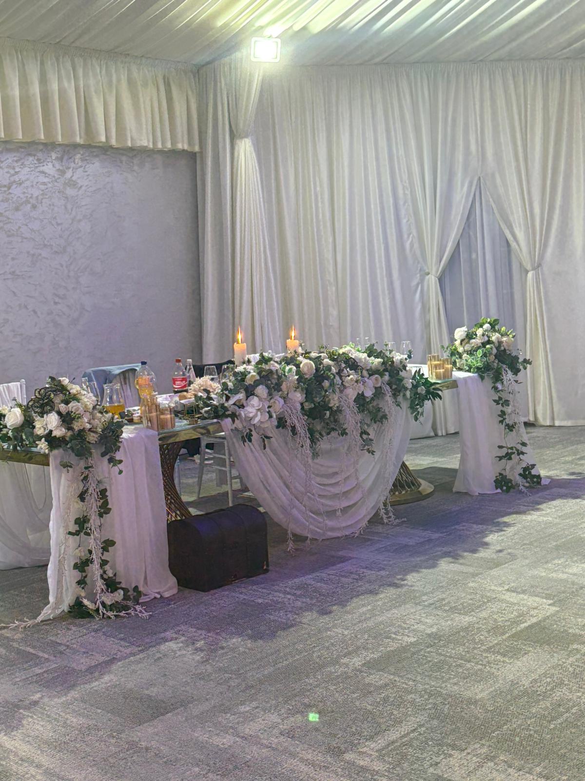 Salon Hanul dintre Vii - 11