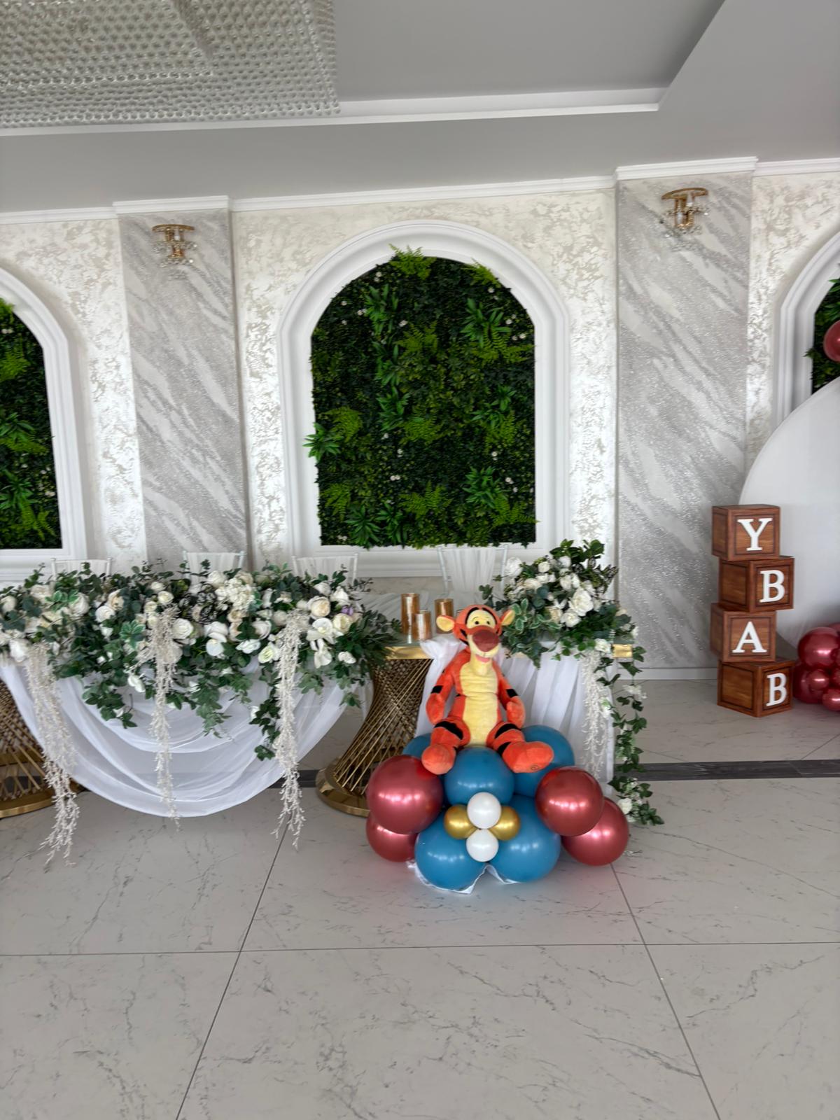 Salon Hanul dintre Vii - 13