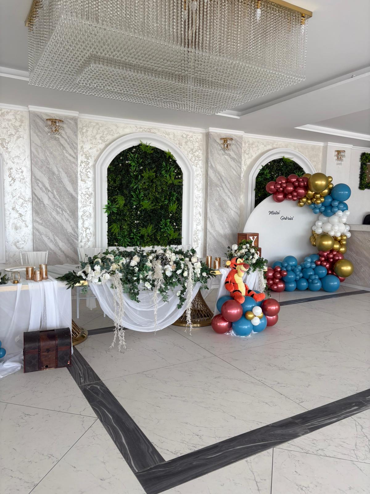 Salon Hanul dintre Vii - 19