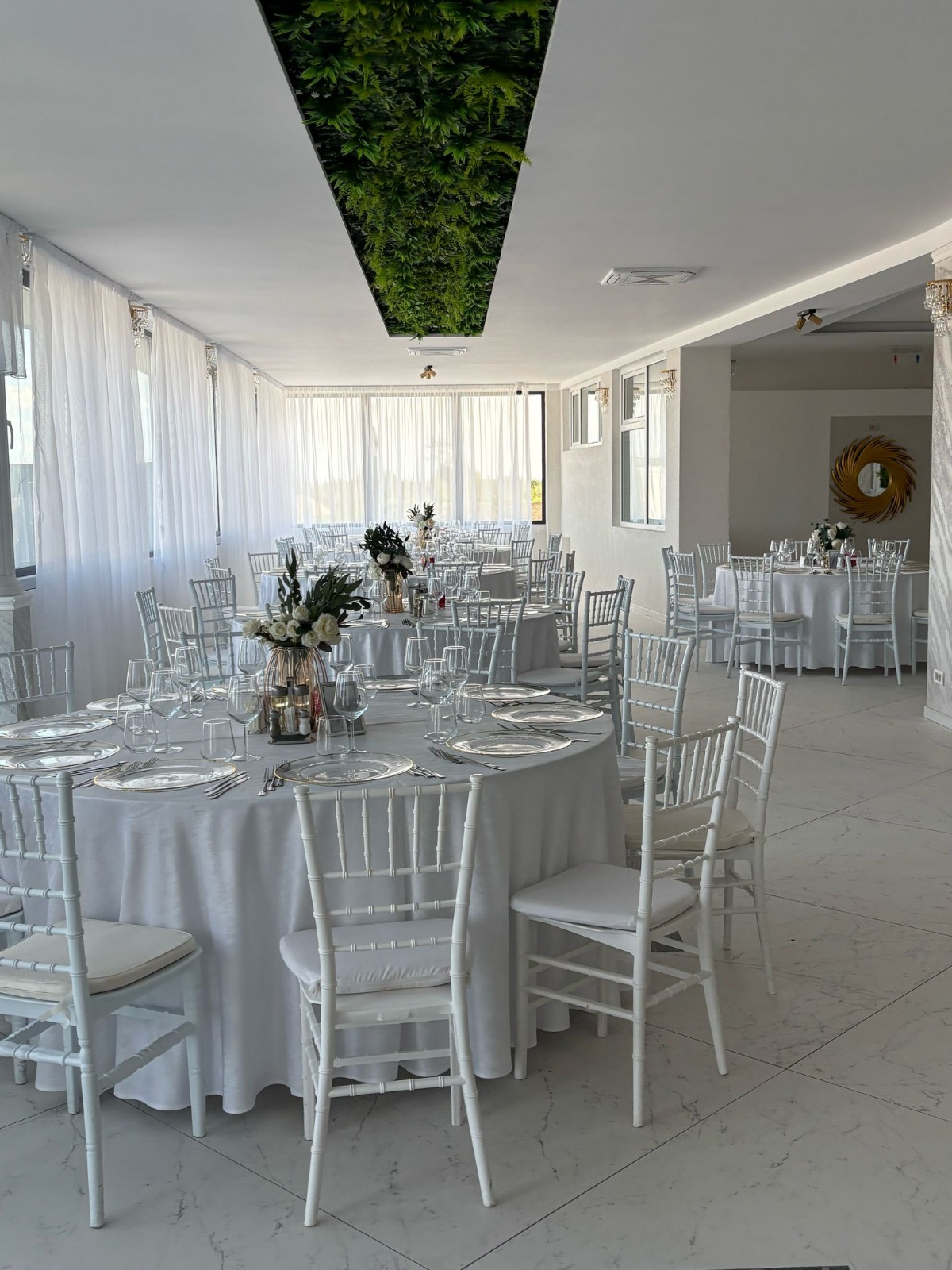 Salon Hanul dintre Vii - 22