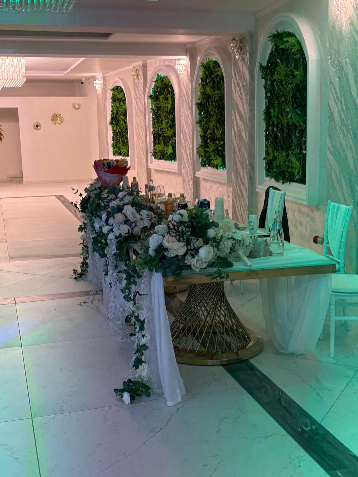 Salon Hanul dintre Vii - 27