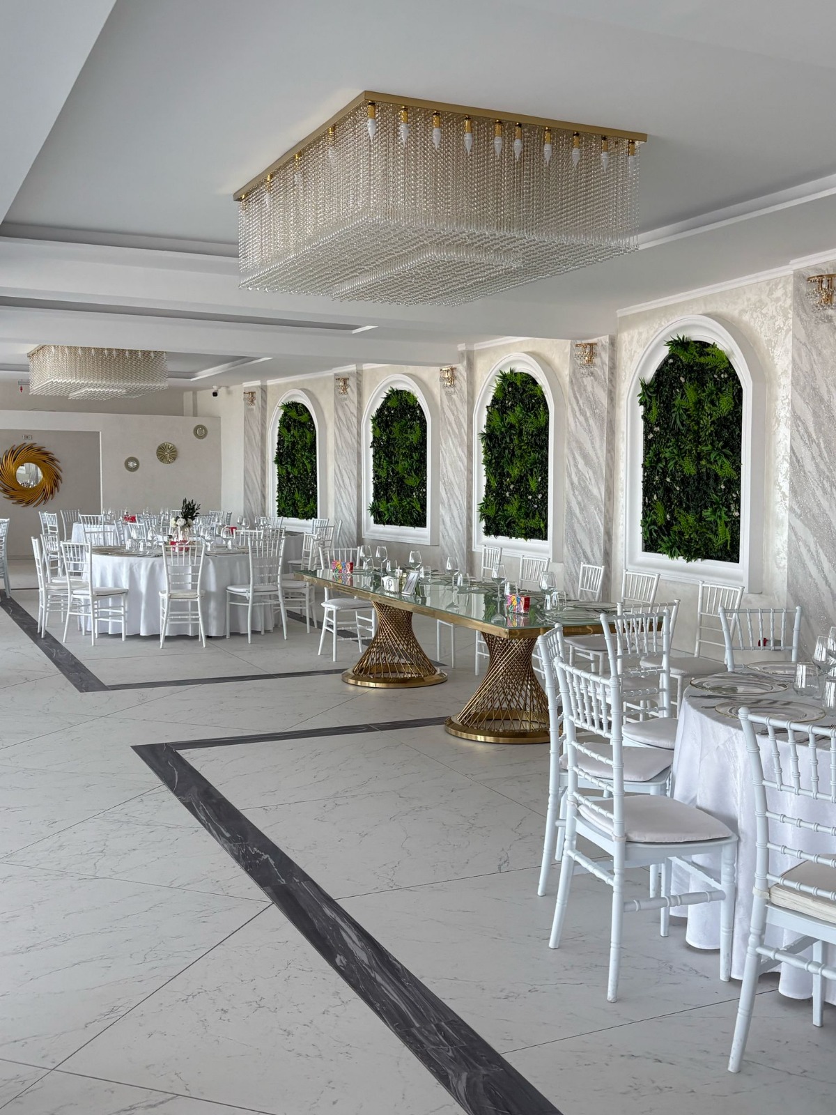 Salon Hanul dintre Vii - 32