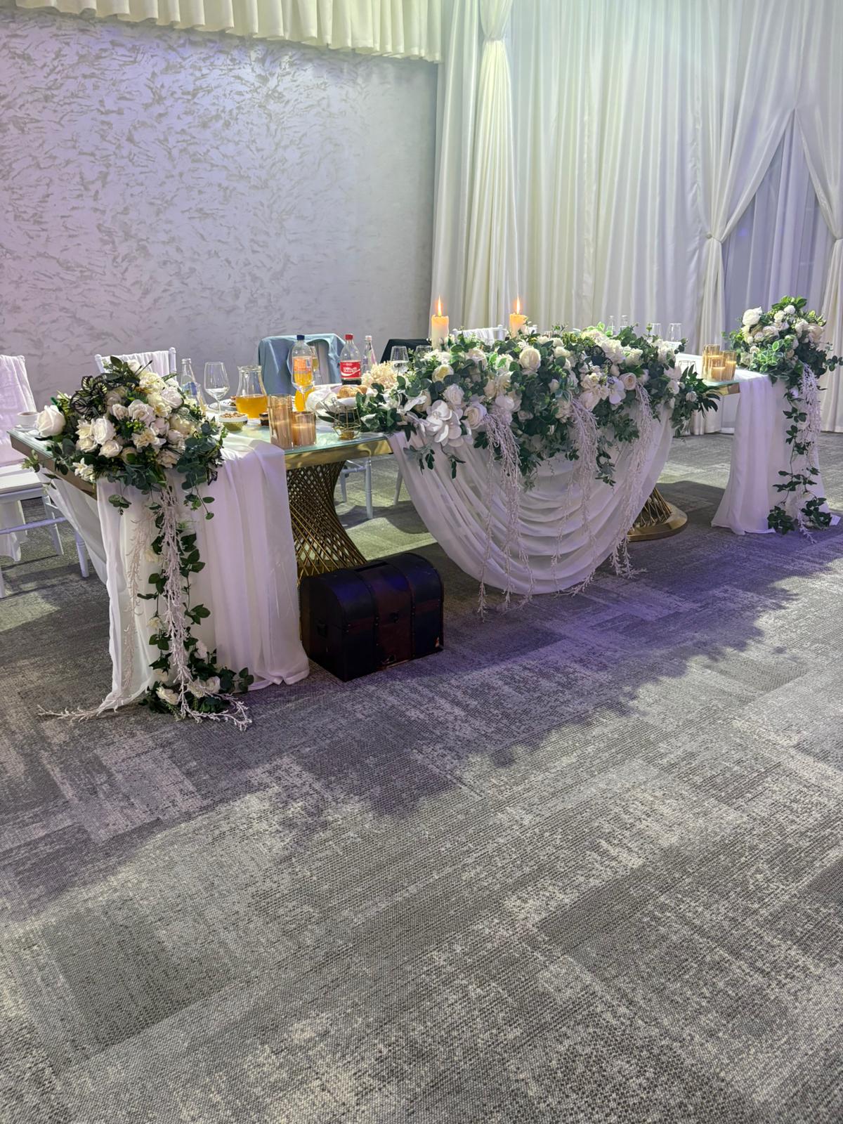 Salon Hanul dintre Vii - 37